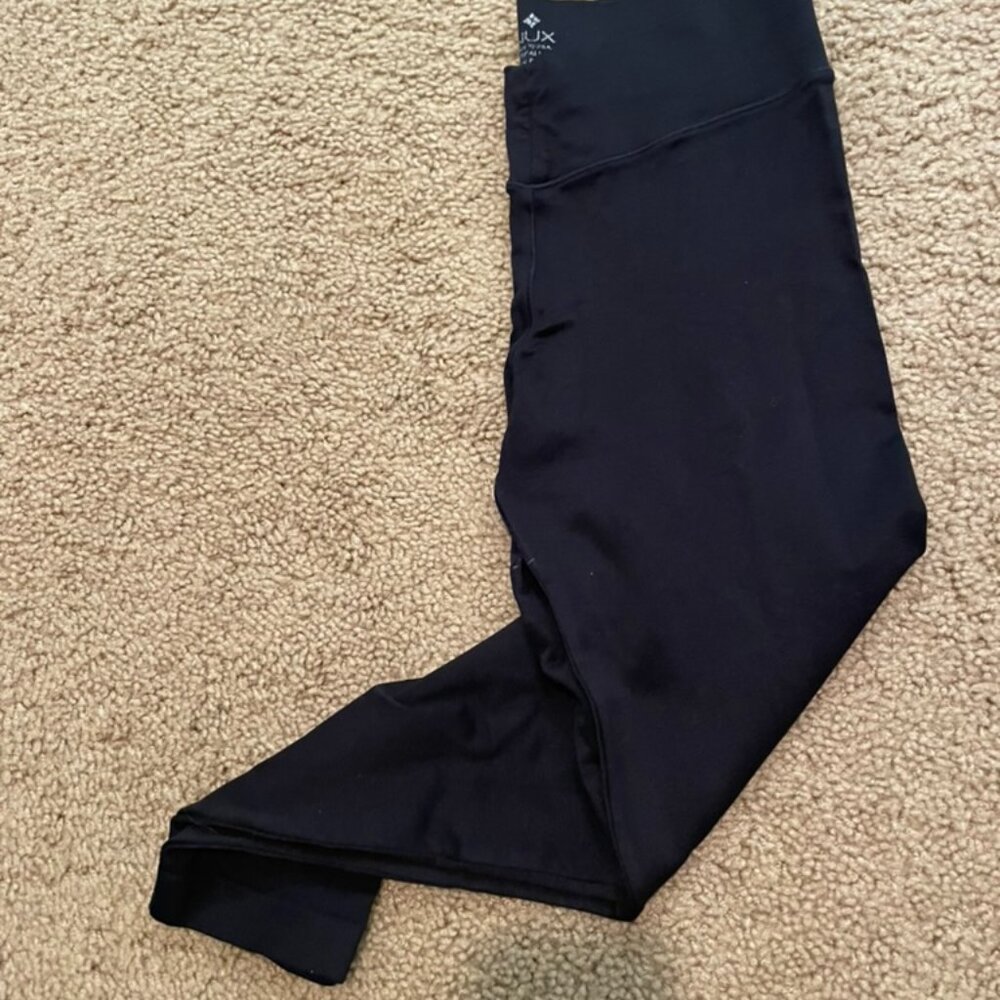 Nux 3/4 Black Leggings